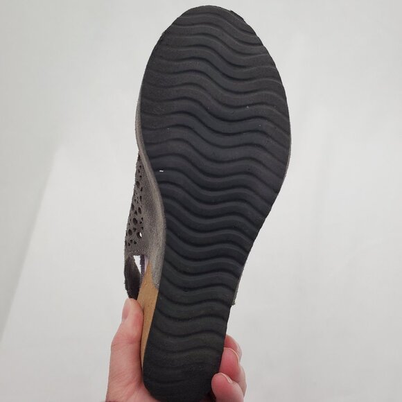 A. GIANNETTI Italian Laser-Cut Cork Wedge Sandals - Picture 5 of 8